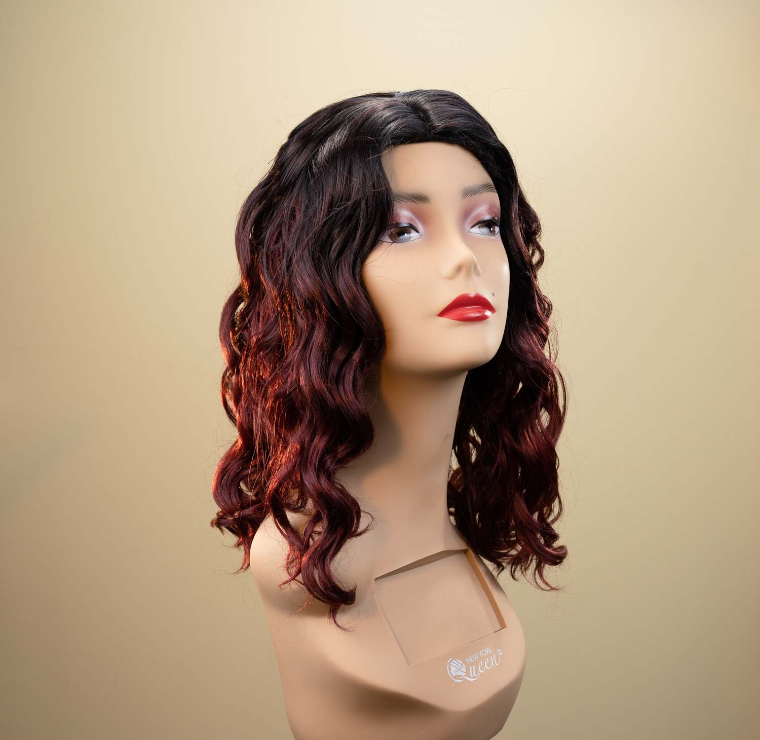 wig-queen-t1b_bg2